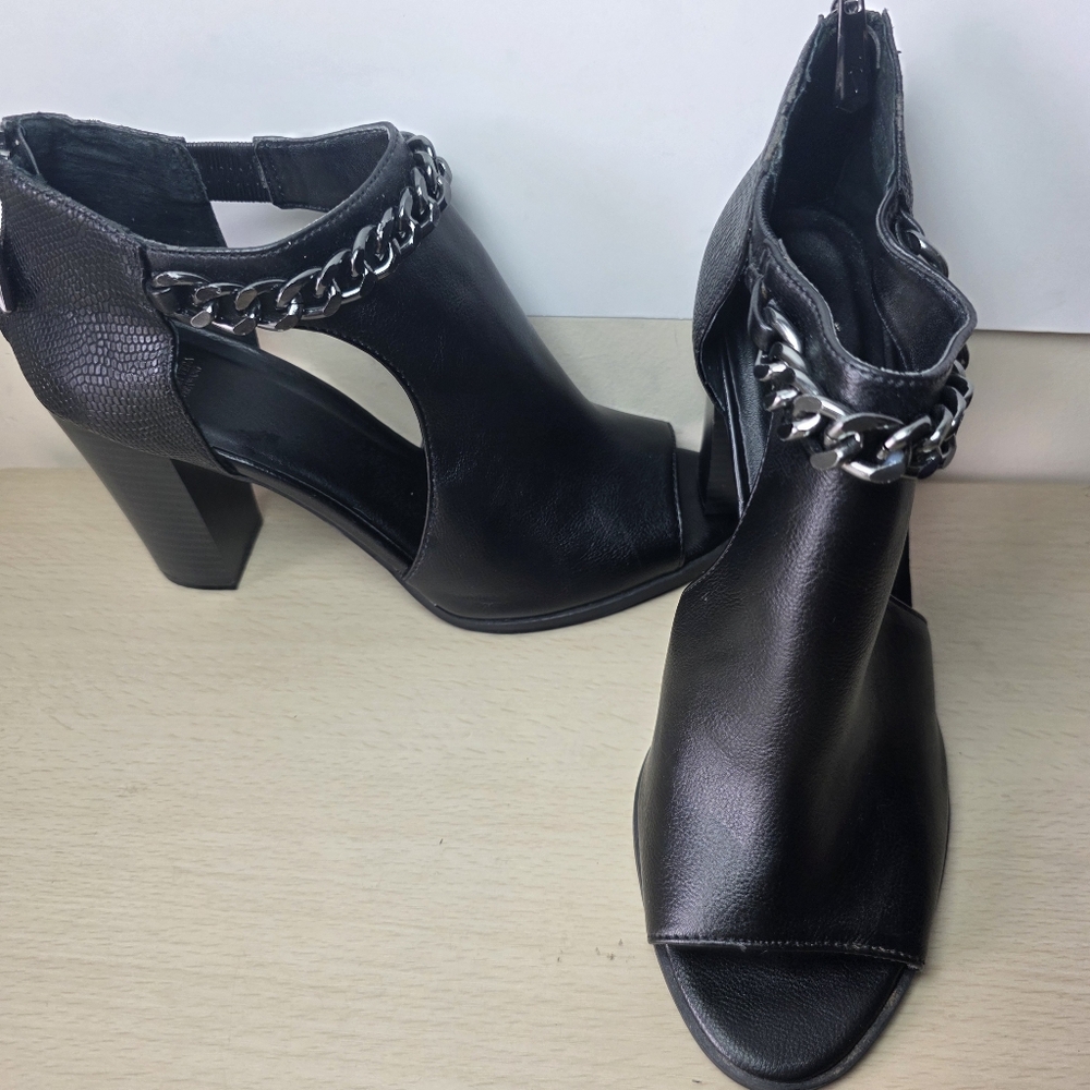 SimplyVera Wang Black Ankle Boots Peep Toe Faux Leather Booties Silver Chain